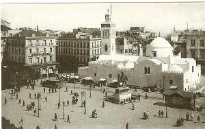 ALGER  PLACE DU GOUVERNEMENT AVEC MOSQUEE DE LA PECHERIE  ET STATUE DU DUC D ORLEANS